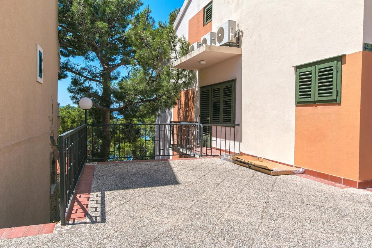 Apartments By The Sea Brela, Makarska - 16950 Exterior photo